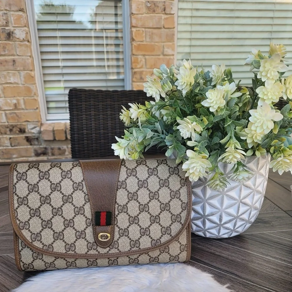 Vintage GUCCI Clutch - Picture 2 of 16